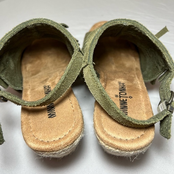 Minnetonka Green Suede Fringe Espadrilles Wedges - Size 7 - Like new! - Picture 8 of 9
